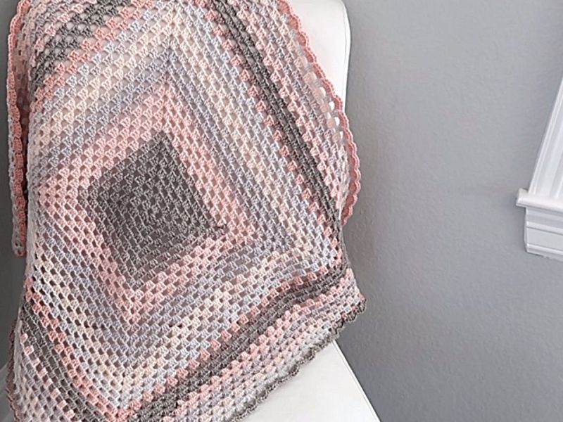 How to Crochet a Granny Square Baby&nbsp;Blanket