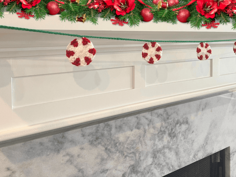 Easy Crochet Peppermint Garland&nbsp;Tutorial