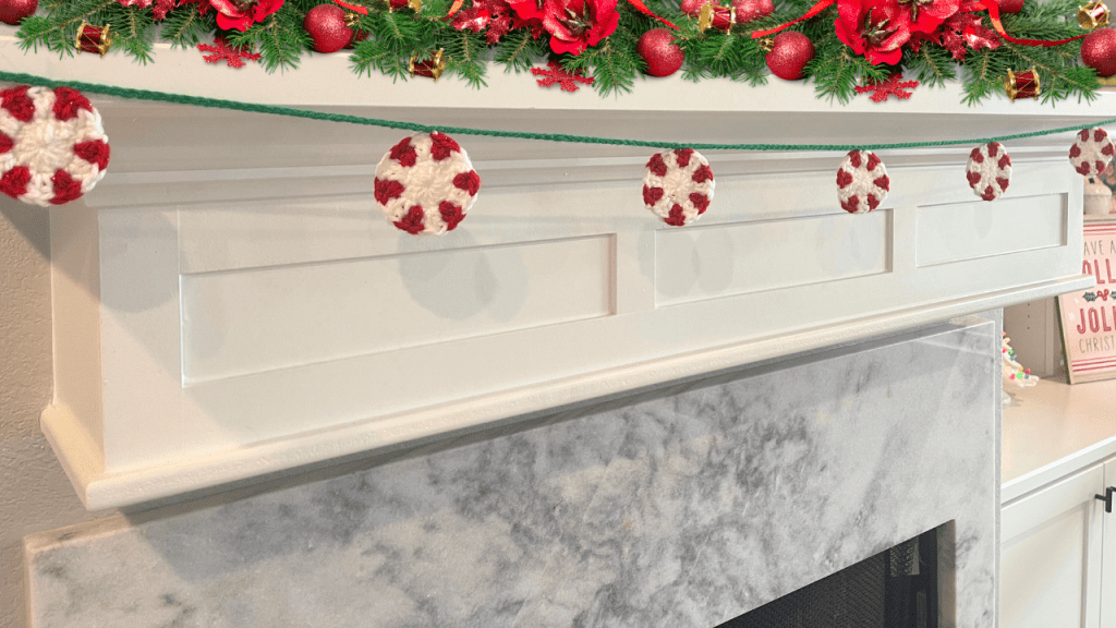 Easy Crochet Peppermint Garland&nbsp;Tutorial