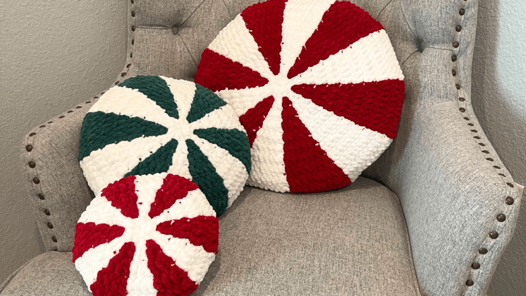 Crochet Peppermint Pillows for Your Holiday&nbsp;Home